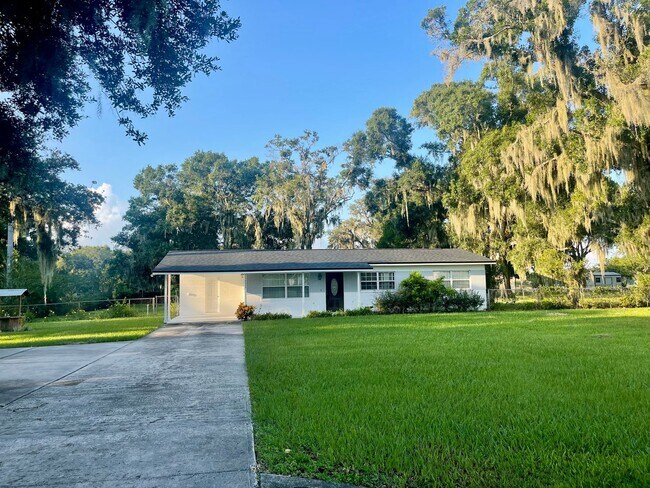 Building Photo - Country Living! 2 Bedroom Lithia