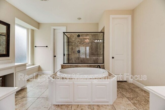 Building Photo - 3625 Funston Dr