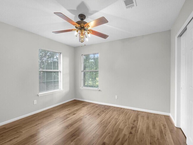 Building Photo - 3910 Echo Mountain Dr