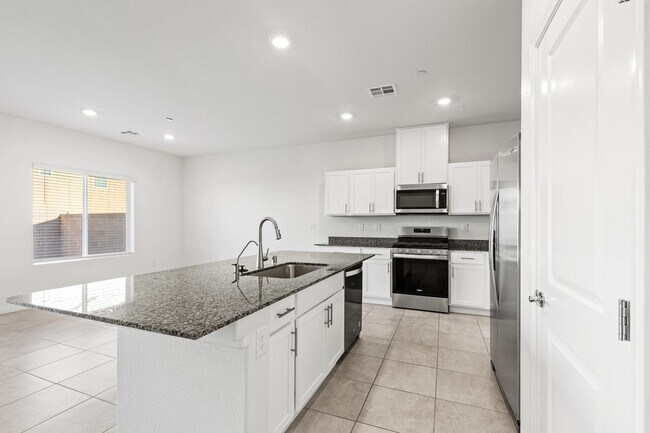 Building Photo - Newly Built 6 Bed / 2.5 Bath Single-Family Home with Upgraded Kitchen and Fully Fenced Yard in So...