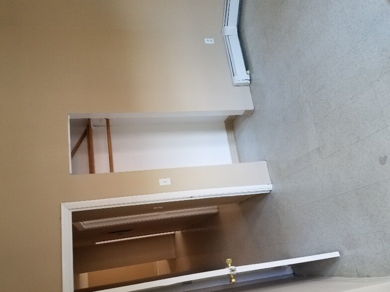 Building Photo - 3 Putnam Heights