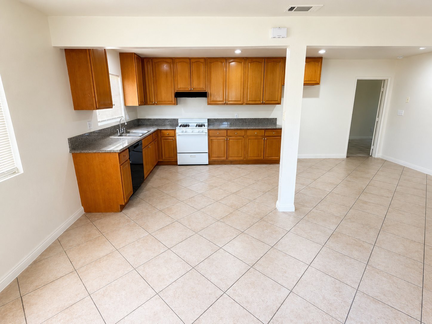 Building Photo - 1656 Bryn Mawr Ct