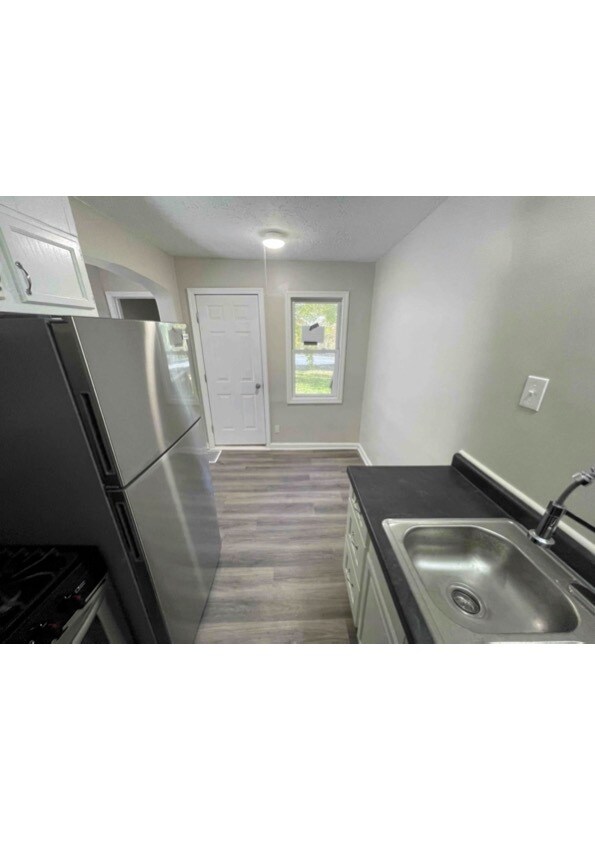 Building Photo - 576 High St NE