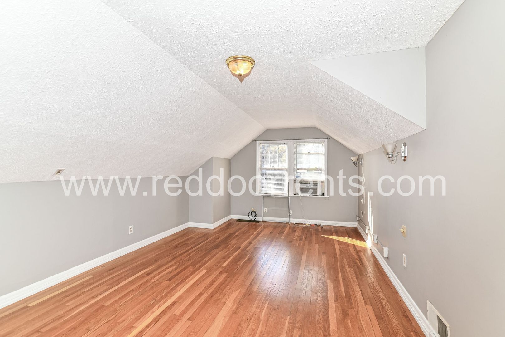 Building Photo - 125 E 49th St