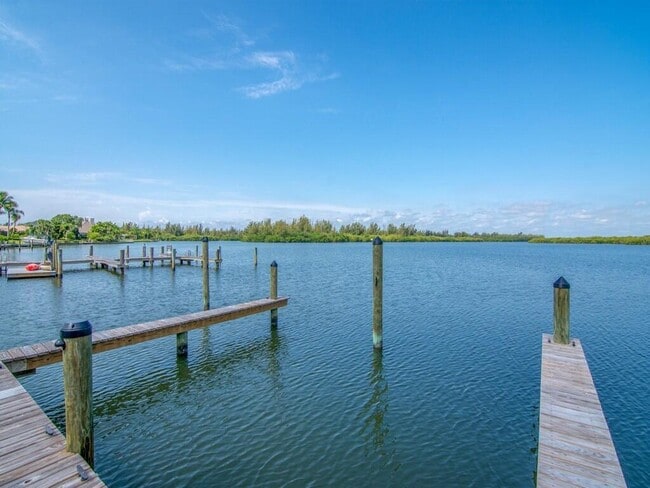 Building Photo - 5151 Jimmy Buffett Mem Hwy