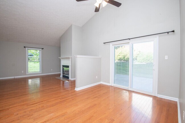Building Photo - Knoxville 37922 - 3 bedroom, 2 bath with fenced-in yard - Call Susan Niedergeses (865) 300-4722