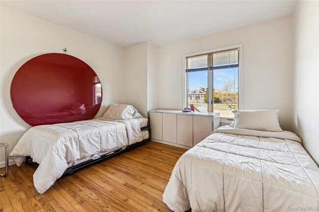 Building Photo - 22 Meadow Ln