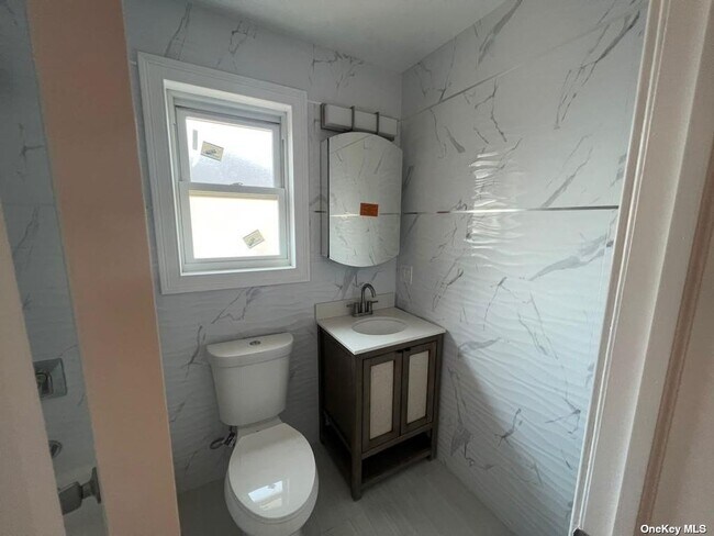 Building Photo - 14-34-34 Dunbar St