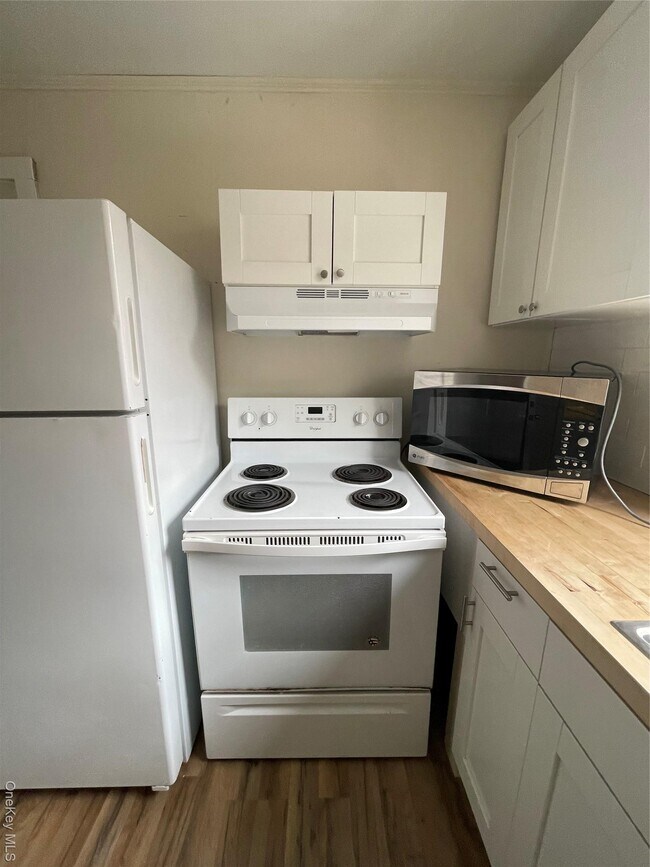 Building Photo - 59 Main St