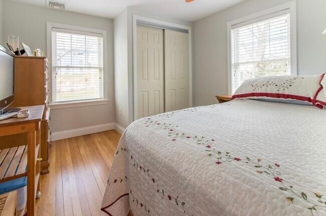 Bedroom 3 - 49 Lambert Ave
