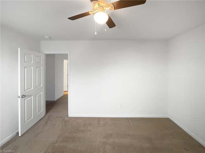 Building Photo - 2102 Longburn Dr