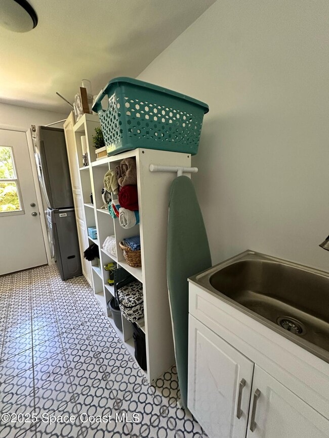 Building Photo - 302 W Osceola Ln