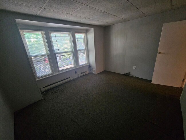 Building Photo - 2534 Derry St