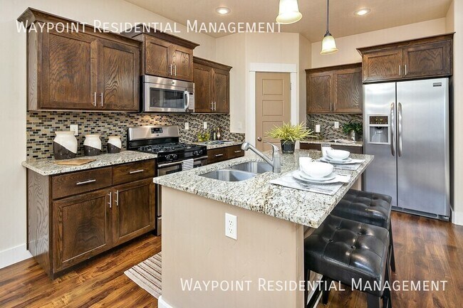 Building Photo - 2686 Vallin Ave N