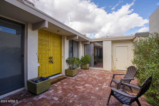 Building Photo - 7018 N Barbados Pl