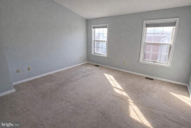 Building Photo - 4 Elm Tree Ct