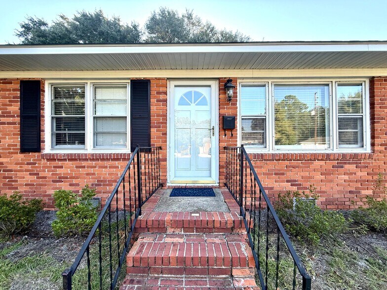 Building Photo - 1138 Crull Dr