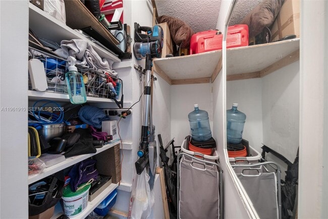 Building Photo - 9971 W Bay Harbor Dr