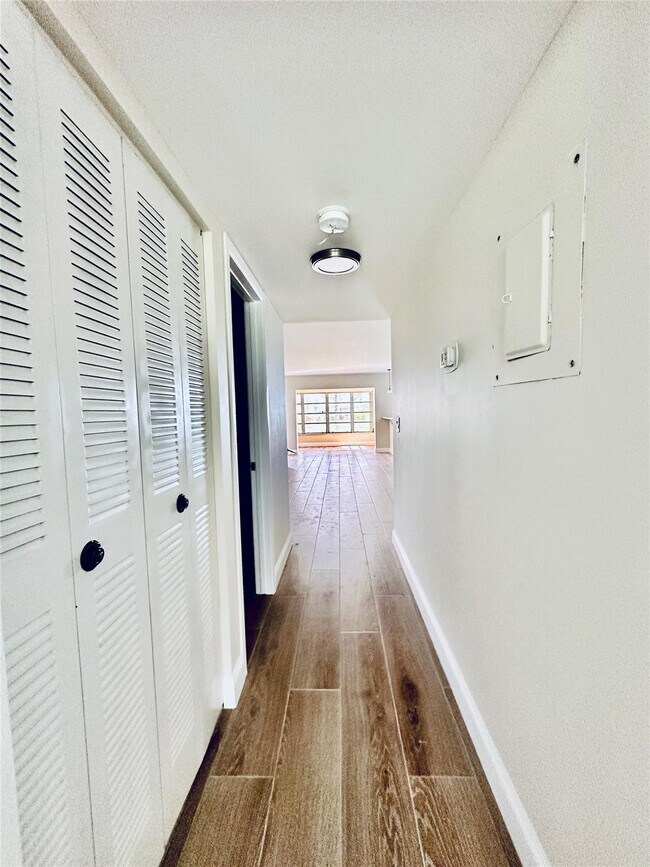 Building Photo - 14676 Canalview Dr