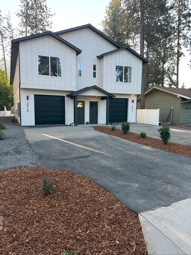 Building Photo - Duplex in CDA !