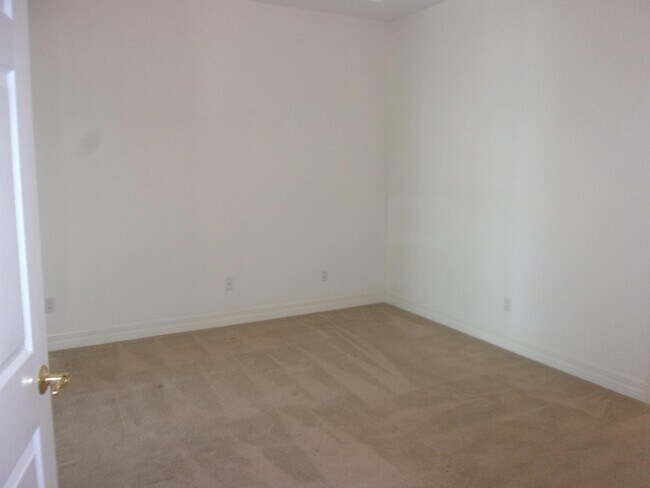 Building Photo - 512 Boxwood Pl