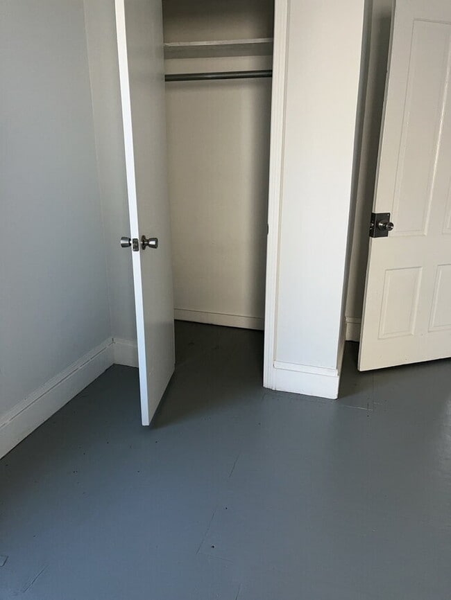 Building Photo - 213 C St