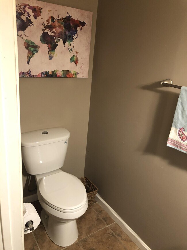 Building Photo - 2020 Grandview Dr