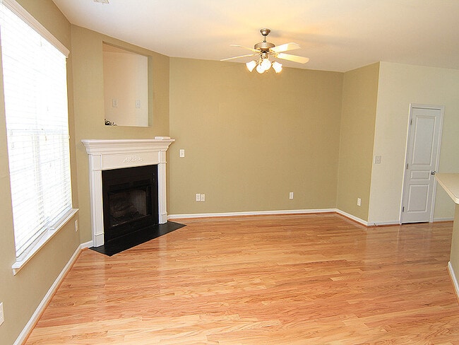 Building Photo - Spacious South Durham Townhouse!