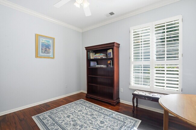 Building Photo - 34 Coburn Dr E