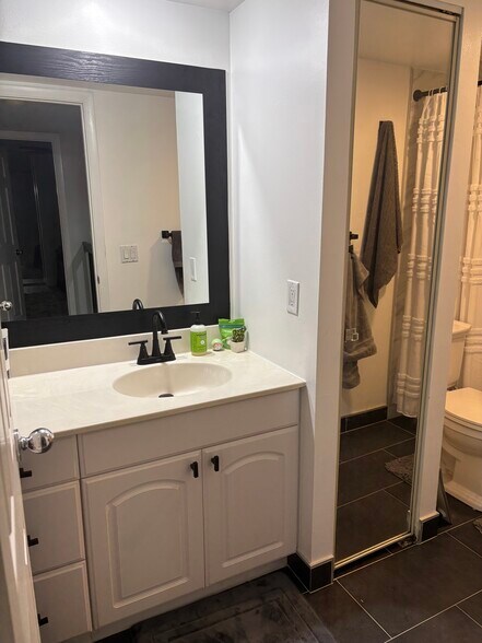 Building Photo - 1017 10th Way