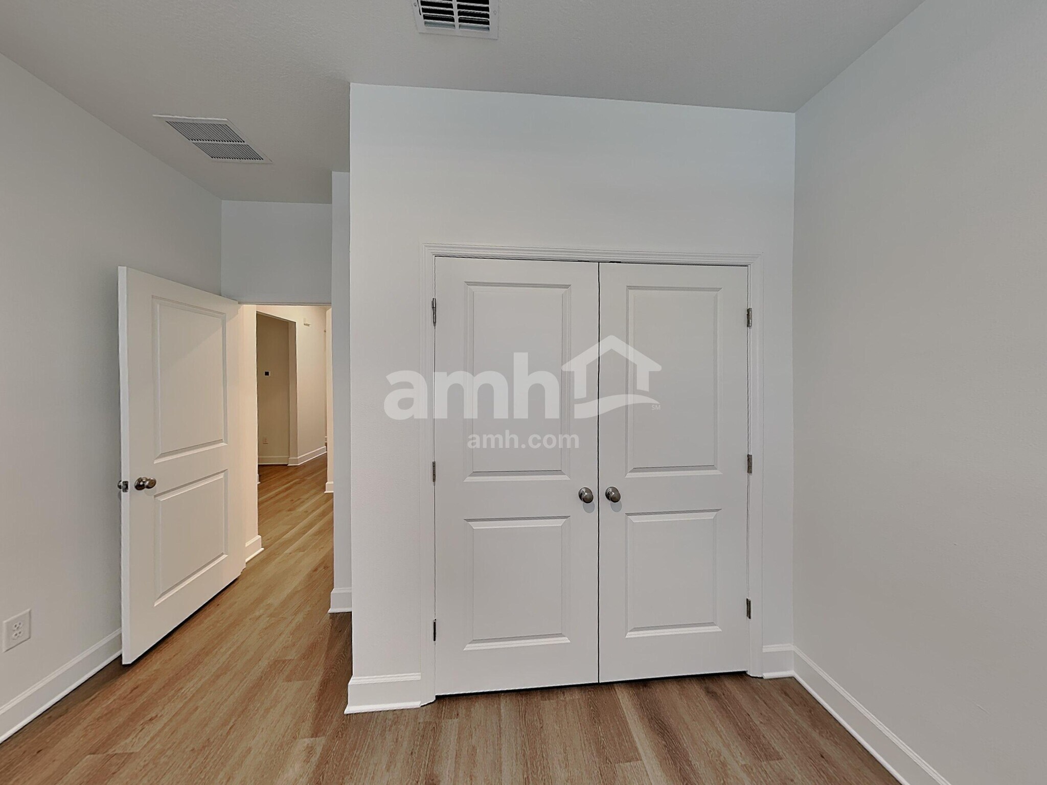 Building Photo - 16422 Cheyanne Ct