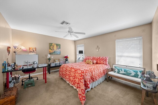 Building Photo - Beautiful 3 bedrooms 2 bathrooms single family home in Lehigh Acres