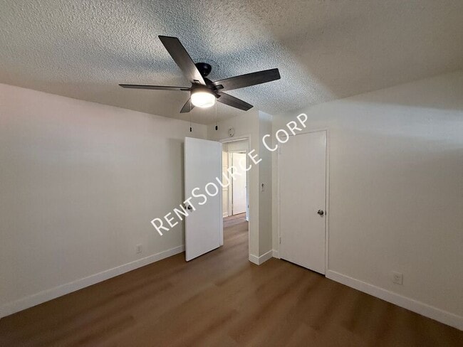 Building Photo - 1149 W Ave H-11