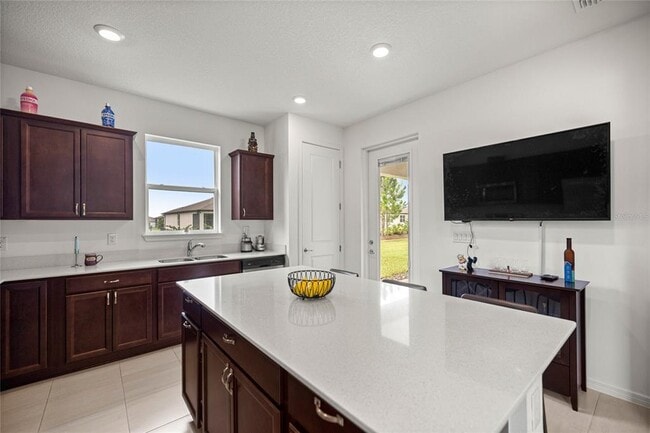 Building Photo - 9412 SW 53rd Pl