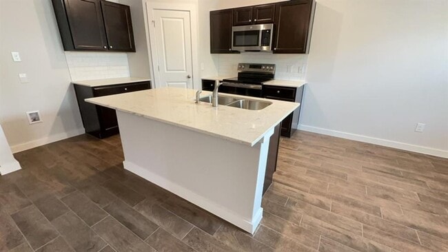 Building Photo - 17019 Oak Dr