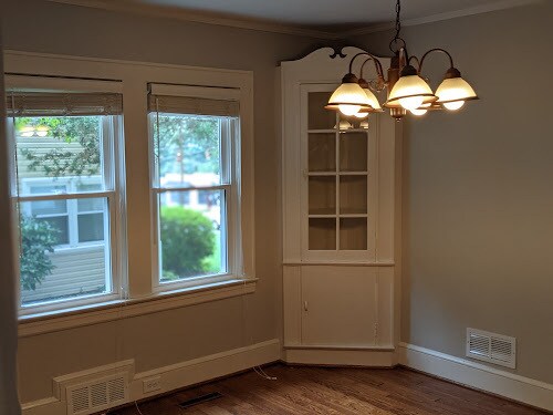 Building Photo - 1245 S Hawthorne Rd