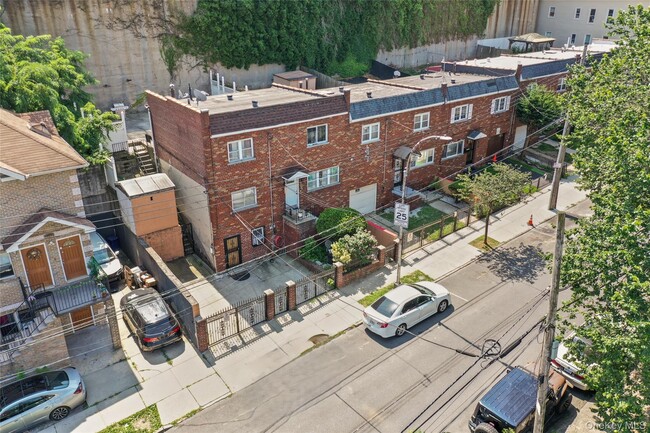 Building Photo - 1778 Undercliff Ave