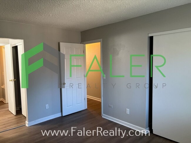 Building Photo - Spacious 2nd Floor Condo