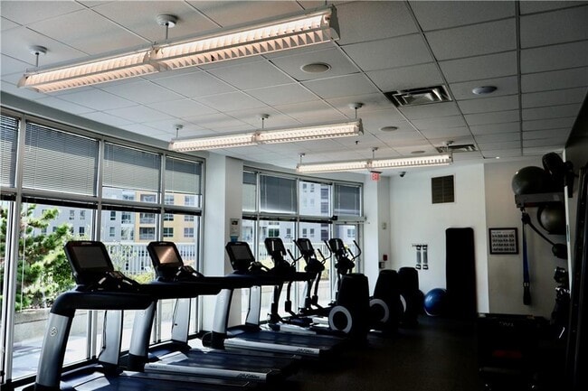 Building Photo - 950 W Peachtree St NW