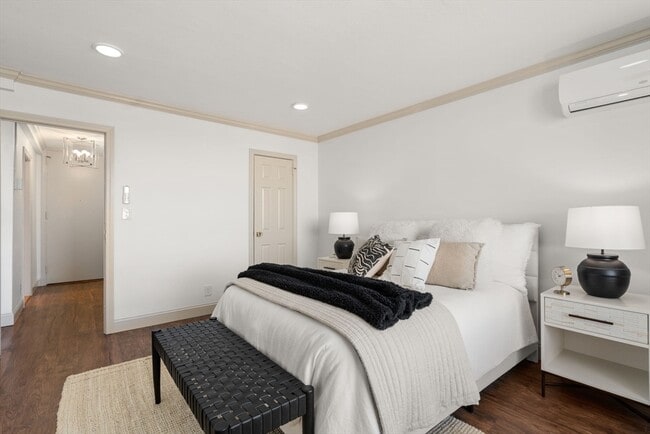 Building Photo - APARTMENT