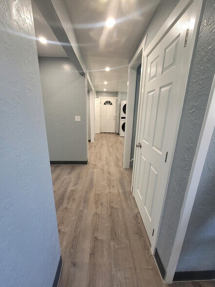 Hallway - 1034 Bulloch Cir