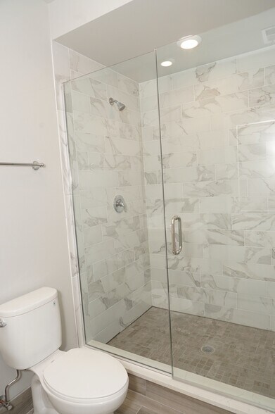 Building Photo - 6138 S University Ave