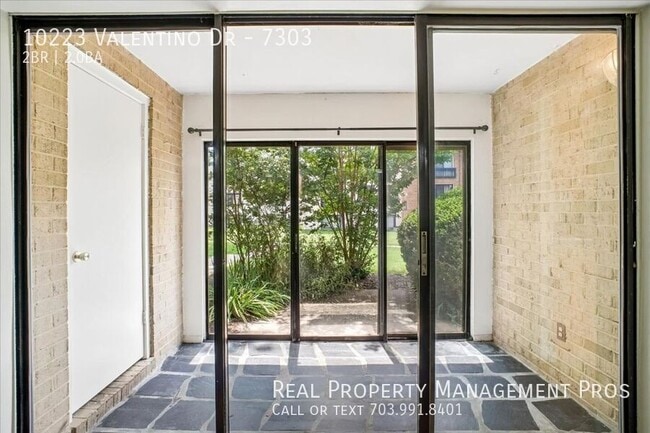 Building Photo - 10223 Valentino Dr