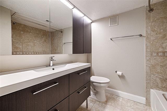 Building Photo - 2201 Wolf St