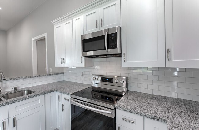Building Photo - 10818 Royal Adrian Dr