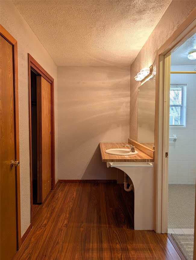 Building Photo - 1605 Ruella Ln