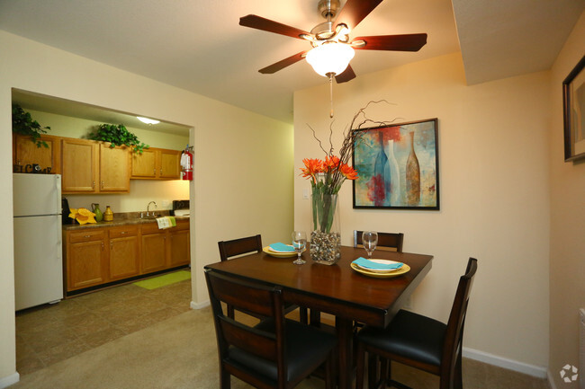 2BR,1BA,1000SF - Dining Area - The Palms Apartments