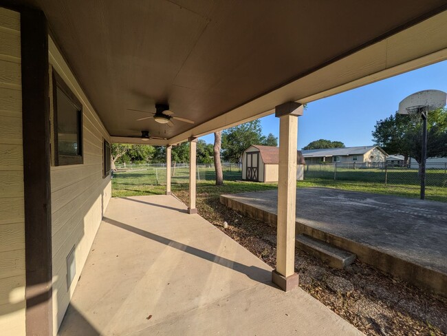 Building Photo - 6618 Cloverbend St
