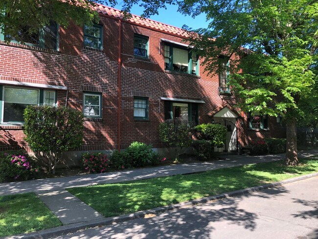 Building Photo - 3005 SE Morrison St