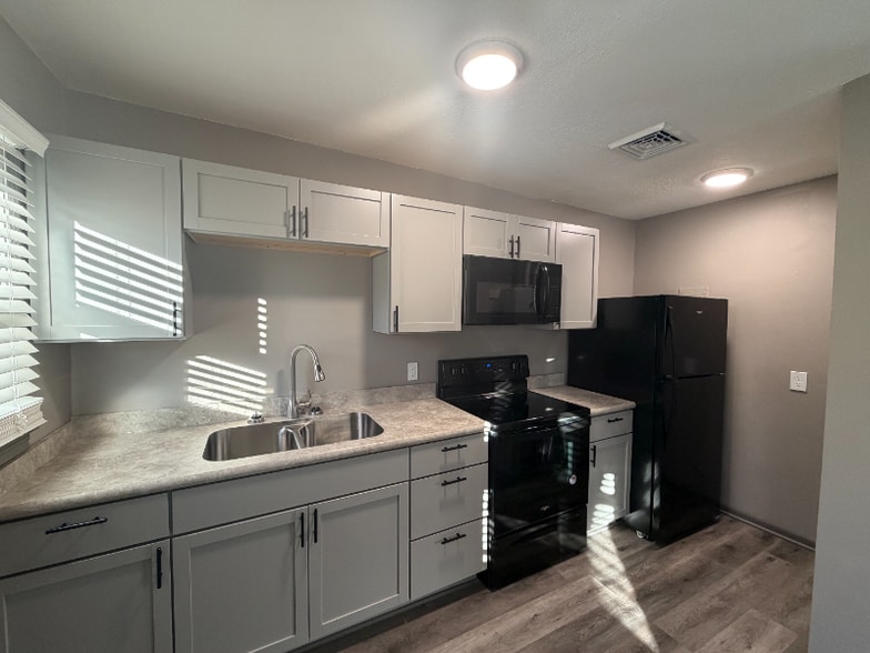 Building Photo - 637 S 3rd St